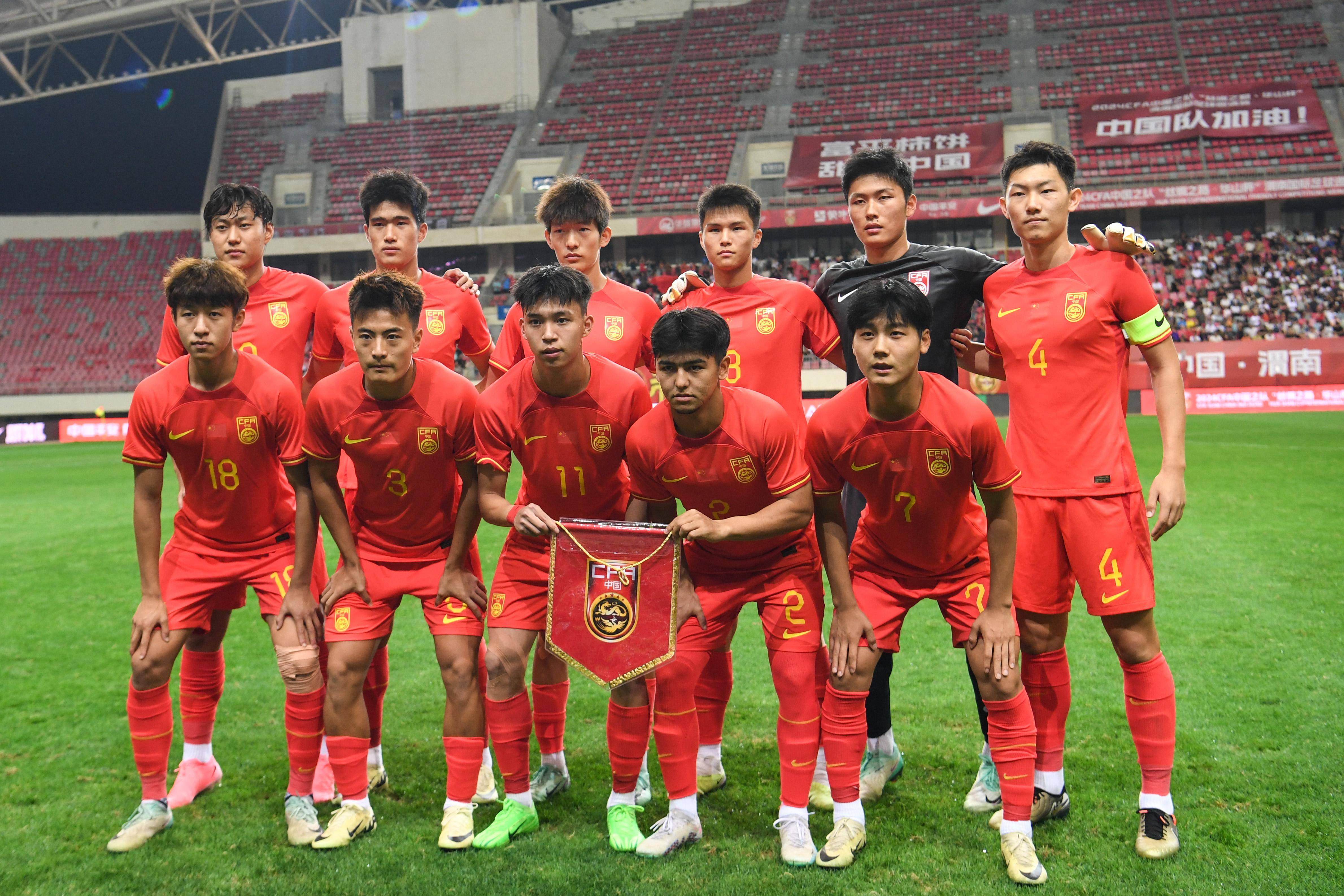 国内足球赛事备受瞩目，球员实力大幅提升 